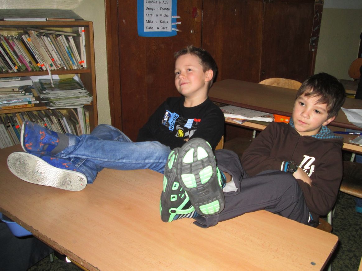 Na pokyn - sedněte si, JAK CHCETE. Ach jo. A to je zítra  Mikuláš... 